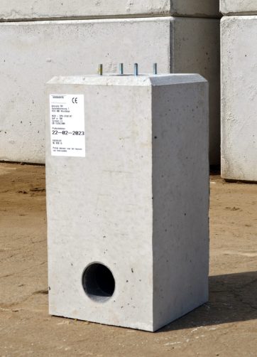 INNOVAREC-laadpaal-poer-30x30x60 INNOVAREC-laadpaal-poer-30x30x60